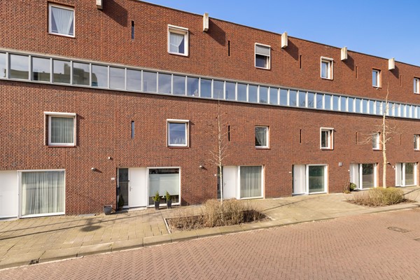 Foto - Te koop: Ruime dubbele benedenwoning met parkeerplaats!